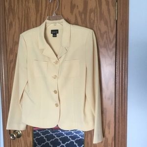 Suit EUC Leslie Fay suit 14P butter yellow